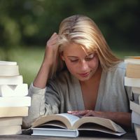 Comment réviser avec France Inter ? Découvrez toutes les émissions dédiées aux grands auteurs, présents au bac français