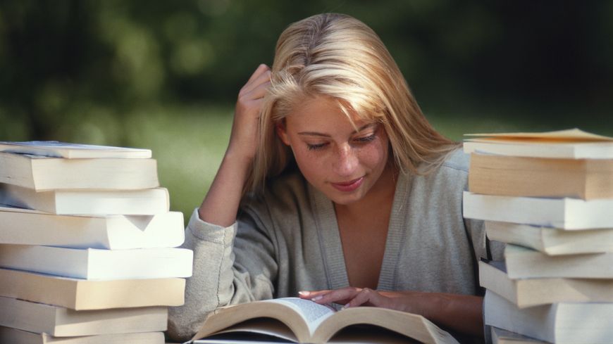 Comment réviser avec France Inter ? Découvrez toutes les émissions dédiées aux grands auteurs, présents au bac français