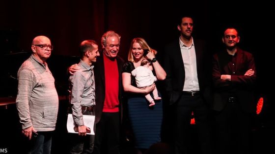 Cabaret 42e rue South Pacific de gauche à droite : O.Bénézech, Daniel Glet, Larry Blank, Emma Williams, Maxime de Toledo, Laurent Valière - Maina salmon https://www.musical-et-cie.com/articles