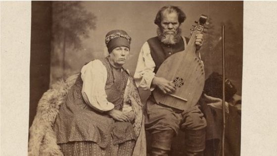1886 - Empire de Russie,couple de vieux cosaques. Extrait d'un album de 5 photos de "paysages et types ethniques de Podolie" par J. Kordysch, photographe à Kiev (don E. Reclus en 1886) - Gallica-BnF