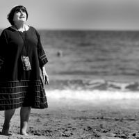 Agnès Varda sur la plage du Lido en 2008 à l'occasion de la présentation de son film "Les Plages d'Agnès" au 65e Festival International du cinéma de Venise