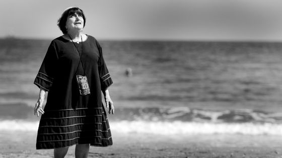 Agnès Varda sur la plage du Lido en 2008 à l'occasion de la présentation de son film "Les Plages d'Agnès" au 65e Festival International du cinéma de Venise ©Getty - Alessandra Benedetti/CorbisAlessandra Benedetti/Corbis
