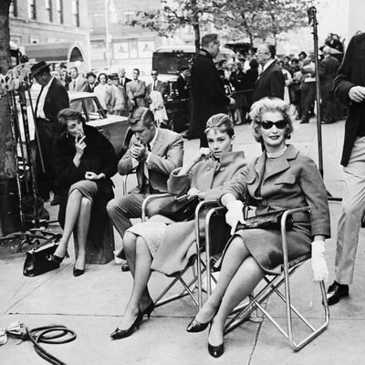 Les acteurs du film 'Diamants sur canapé' de Blake Edwards lors du tournage en juin 1961 à New York