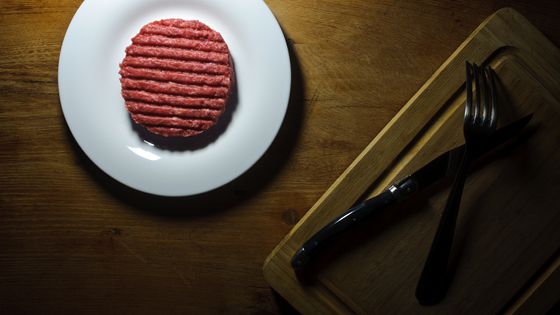 Les consommateurs sont-ils prêts à accepter de se nourrir avec de tels produits de synthèse ? ©Getty - Franck Metois