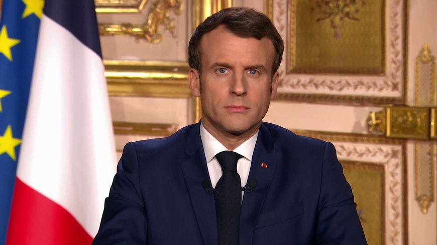 Le chef de l'État a annoncé un durcissement des mesures pour réduire déplacements et contacts à partir de mardi midi
