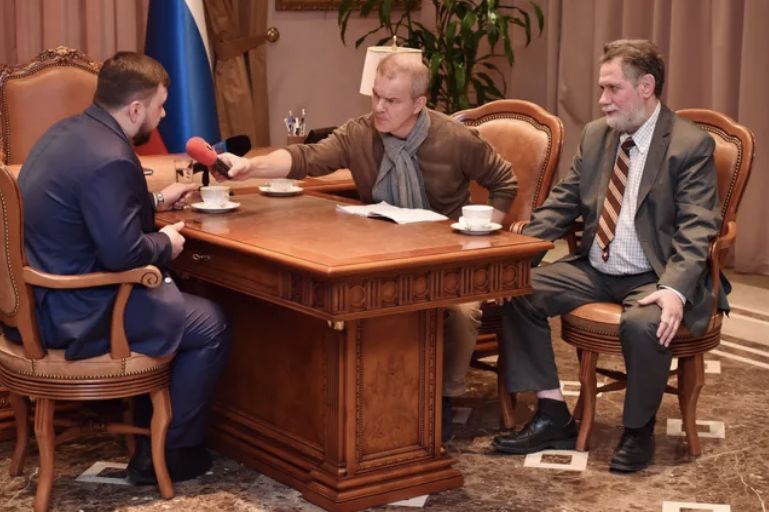 Denis Pouchiline au micro de Claude Bruillot, correspondant de radio France à Moscou.
