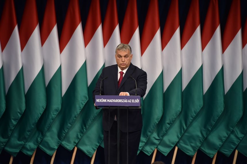 Viktor Orban, le président hongrois vante les valeurs de la famille... mais n'est pas vraiment attaché au Droit des femmes dans son pays.