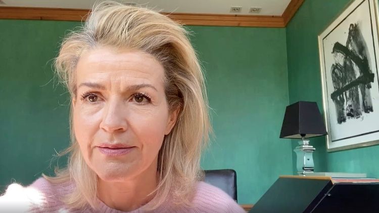 Sur sa page Facebook la violoniste Anne-Sophie Mutter annonce avoir été testée positive au Covid-19