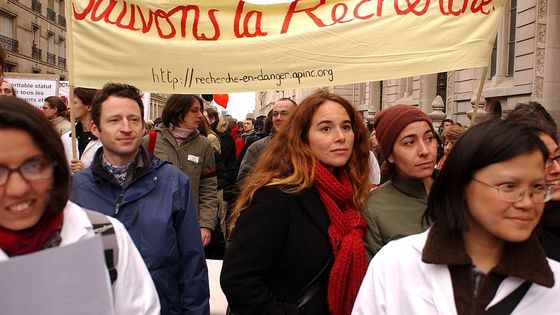 Manifestation pour améliorer le statut de la recherche en France ©Getty - Jean-Luc LUYSSEN / Contributeur