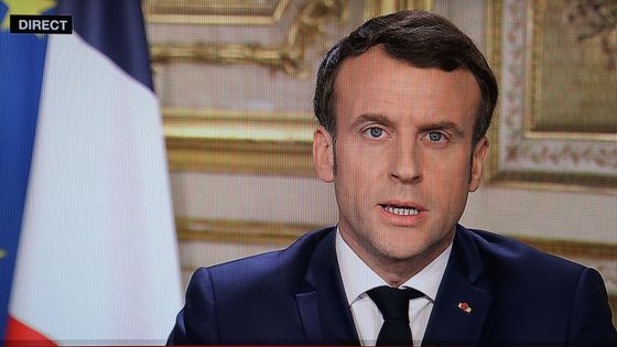 Dans son allocution de 27 minutes en direct, le président de la République a appelé à une "mobilisation nationale" contre la propagation du virus. ©AFP - Ludovic Marin