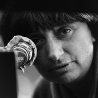 Agnès Varda sur le tournage du film « Sans toit ni loi » (1985)