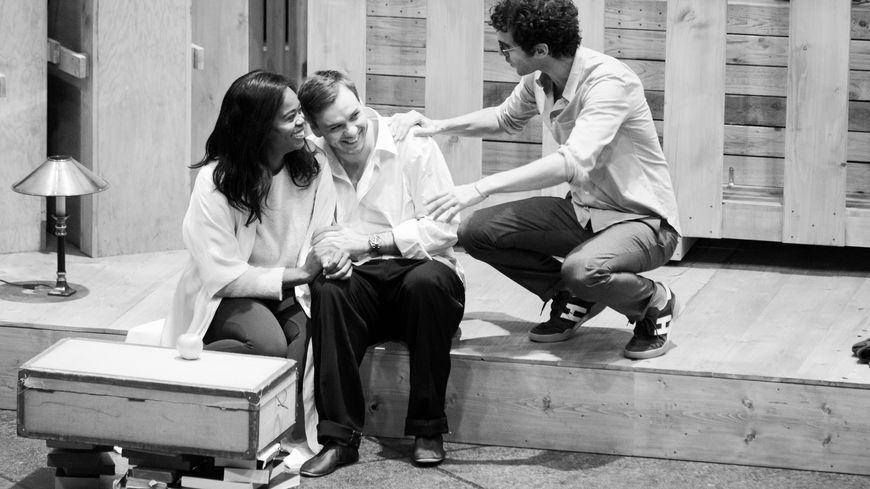 Pretty Yende (Manon), Benjamin Bernheim (Le Chevalier des Grieux) et Vincent Huguet (mise en scène)