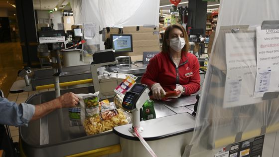 Caissière dans un supermarché à Strasbourg ©AFP - Frédéric Florin