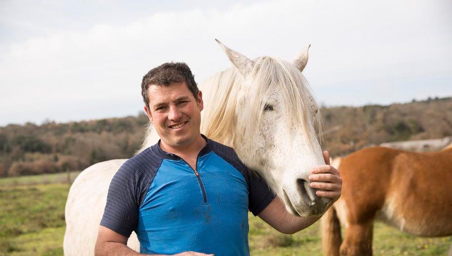 L'amour Est Dans Le Pré Pays Basque C'est une première : un catalan dans l'Amour est dans le pré sur M6.