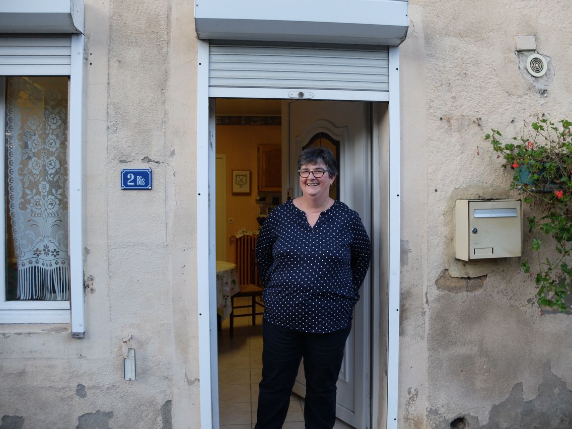 Ainay Le Chateau Cent Ans De Psychiatrie Hors Les Murs Episode 1 Annie Venant