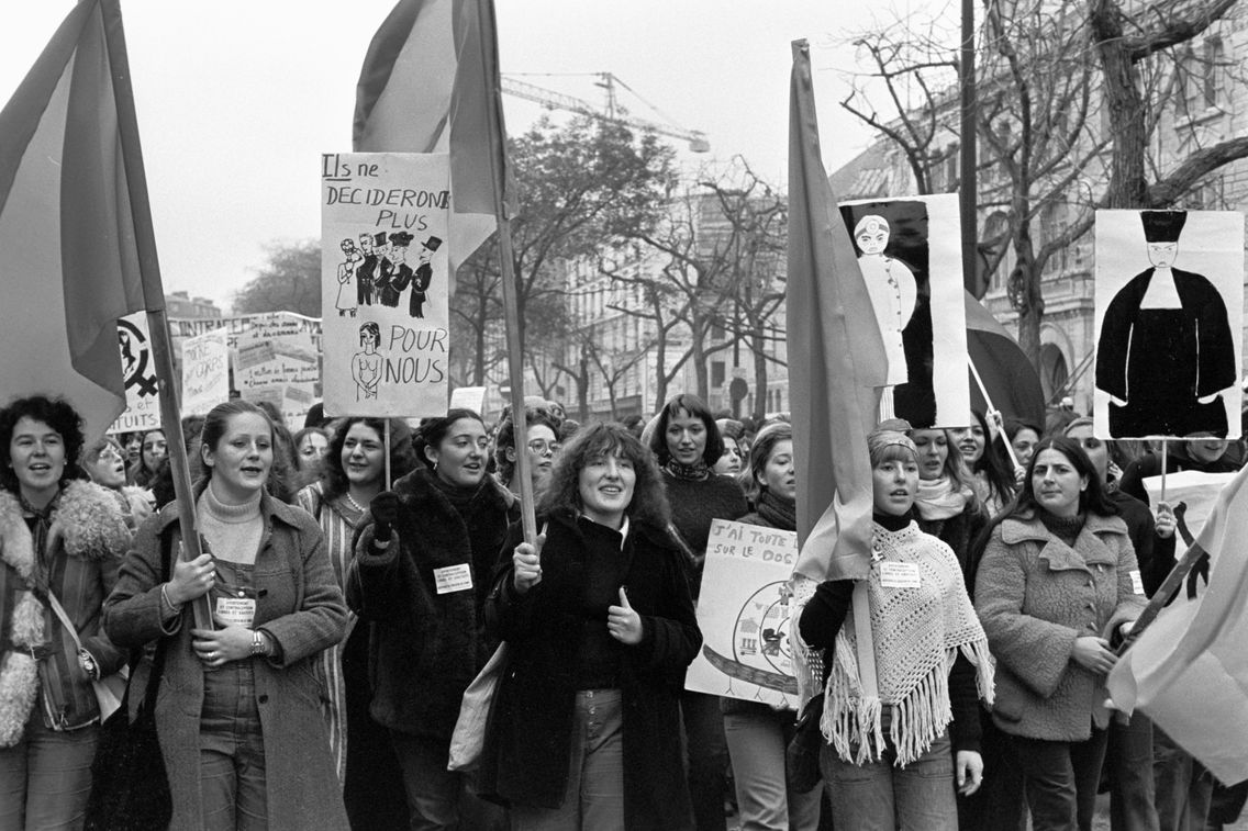 Le MLF : Chronique d’une lutte féministe. Ici une photo montrant une manifestation de femmes à Paris à l'appel du MLF