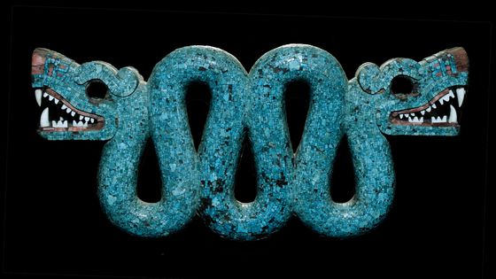 Ornement pectoral aztèque en forme de serpent à deux têtes. Vers 1400 av. J.-C. ©Getty - Werner Forman/Universal Images