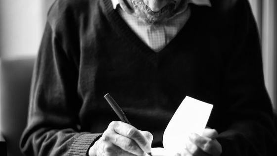 Pierre Rabhi lors d'une séance de dédicace en 2014 (Suisse) - Audrey Leclerc