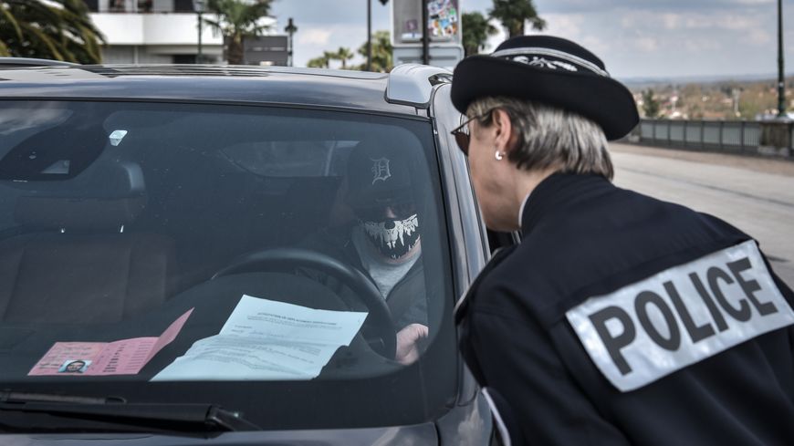 Un contrôle de police à Pau, le 25 mars