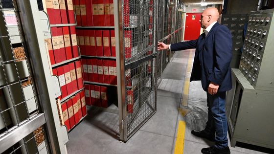 Photo prise le 27 février 2020 dans le secteur des archives dédiées au pape Pie XII dans le service des archives apostoliques du Vatican. ©AFP - ALBERTO PIZZOLI