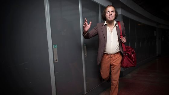 Portrait de Philippe Katerine, dans les couloirs de la Maison de la Radio, en septembre 2015 ©AFP - Lionel Bonaventure