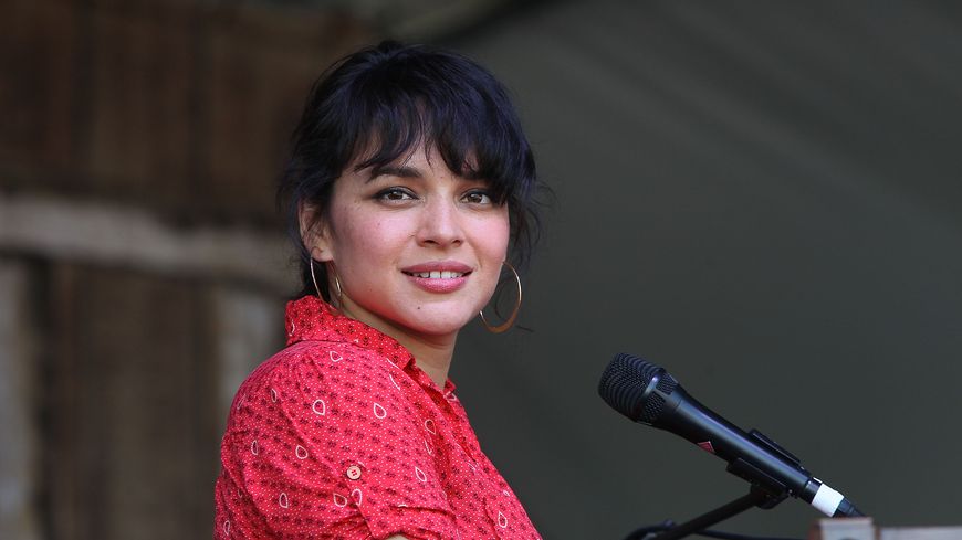 Norah Jones en 2013 à la Nouvelle Orleans (Photo by Jeffrey Ufberg/WireImage)