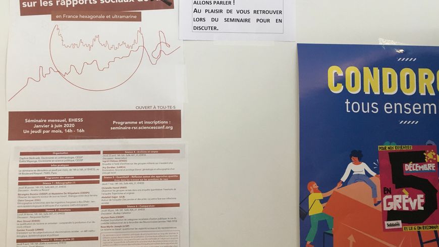 A la cafétéria de l'EHESS, à Paris, quelqu'un a biffé le mot "race", février 2020