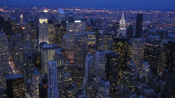 Vue aérienne de nuit de New-York avec ses gratte-ciel. ©Radio France - Nathalie Doménégo