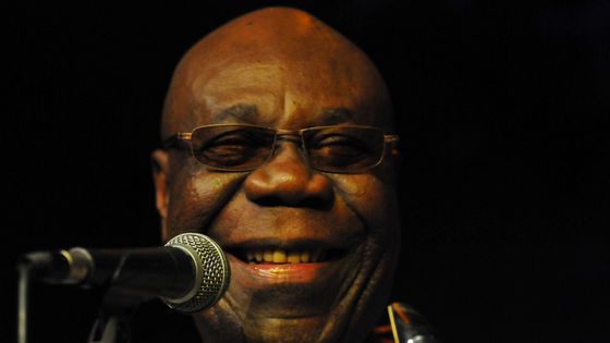 Le saxophoniste et chanteur, Manu Dibango au Ronnie Scott's Jazz Club le 7 octobre 2010 à Londres. ©Getty - David Redfern / Redferns