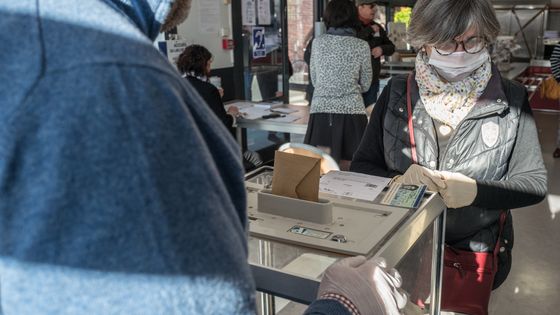 Un bureau de vote à Toulouse, le 15 mars 2020 ©AFP - Frédéric Scheiber / Hans Lucas