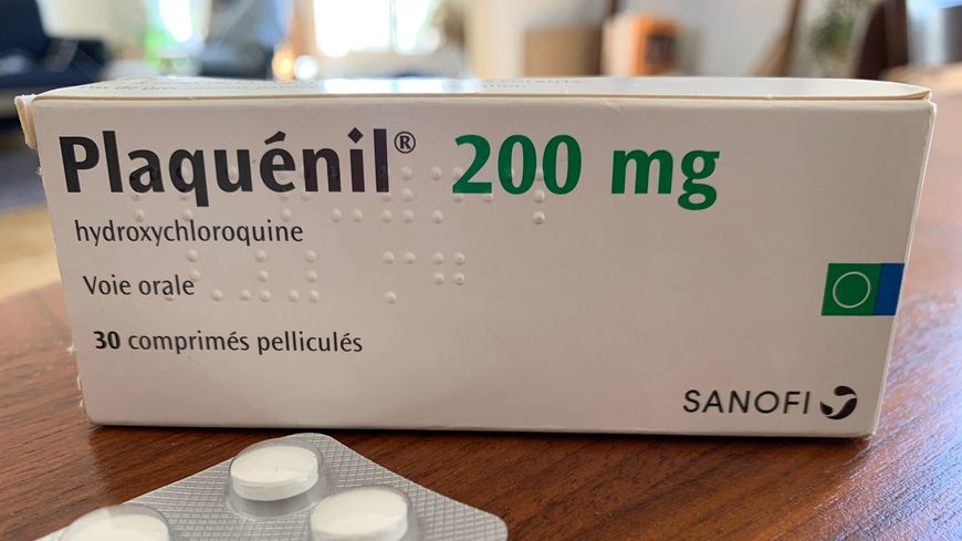 L'hydroxychloroquine, commercialisée sous le nom de Plaquenil, est notamment prescrite pour le traitement de la polyarthrite rhumatoïde ou du lupus