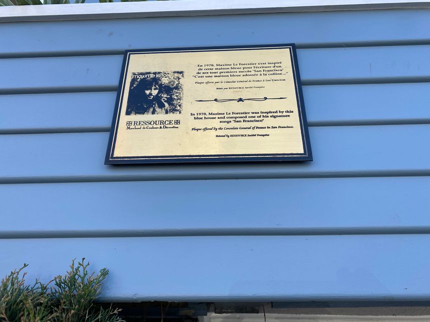 "En 1970, Maxime Le Forestier s'est inspiré de cette maison bleue pour l'écriture d'un de ses tout premiers succès", peut-on lire