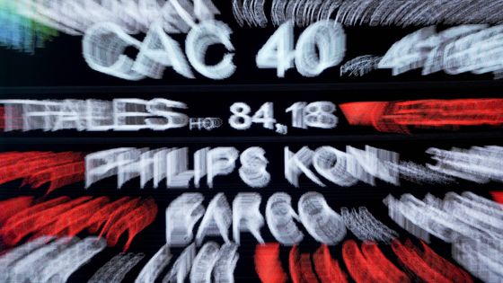 Le CAC 40 en chute libre, dans une salle de marché à La Défense, le 9 mars 2020. ©AFP - Eric Piermont