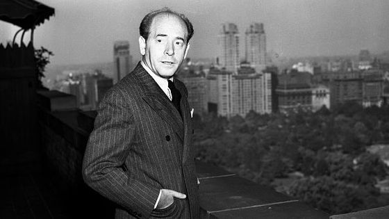 Eugene Ormandy dans son appartement à l’hôtel St. Moritz, New York ©Getty - CBS
