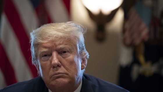 Coronavirus : Donald Trump envisage de distribuer à chaque adulte un chèque pouvant aller jusqu’à 1000 dollars ©AFP - Drew Angerer