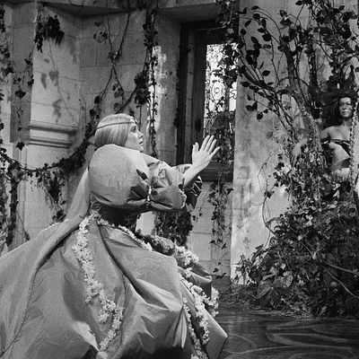 Catherine Deneuve et Jean Marais dans le film de Jacques Demy, Peau d'âne