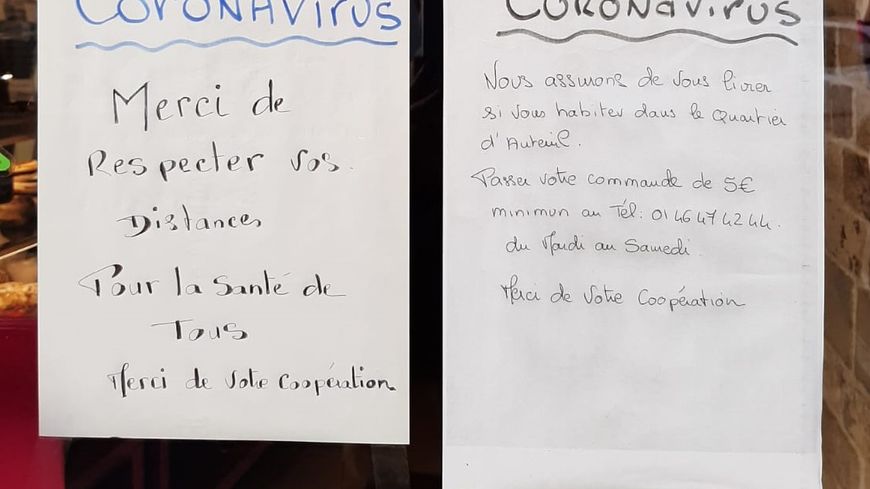 Sur la vitrine de la boulangerie de Thierry Guillaume, rue d'Auteuil, à Paris 16e : des consignes aux clients en ces temps d'épidémie.