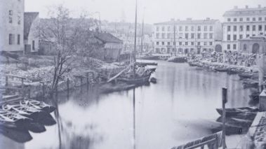 Canal à Stockholm entre 1859 et 1910. Eugène Trutat (1840-1910). - BnF-Gallica