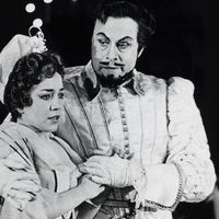 Jane Berbié et George London dans une production de 'Don Juan' de Mozart mise en scène par José Beckman. Le 23/11/1960, Opéra national de Paris. Photographie : Roger Pic,