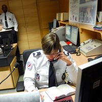 À Paris, le centre d'appel de Police secours est encombré par les appels de délation (illustration à la préfecture de police de Paris).