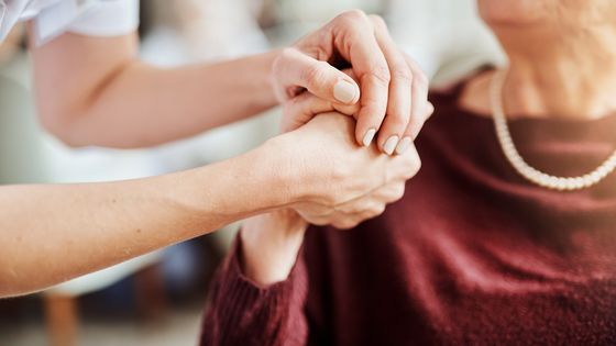 Comment le Coronavirus a, en quelques semaines, "dénunuchisé" la théorie du "care". ©Getty - Cecilie_Arcurs
