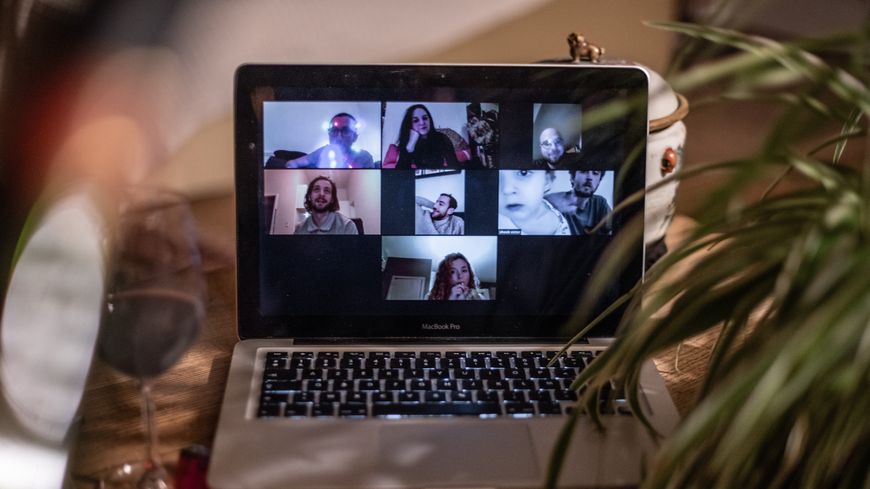Quelle application utiliser pour dialoguer à distance ?