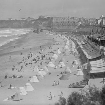 Biarritz : plage et casino - 1925. Photo de presse / Agence Rol