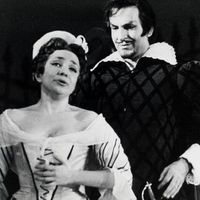 Jane Berbié et Gérard Souzay dans une production de 'Don Juan' de Mozart mise en scène par José Beckman. Le 23/11/1960, Opéra national de Paris. Photographie : Roger Pic