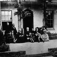 Victor Hugo et des proches, été 1878.
