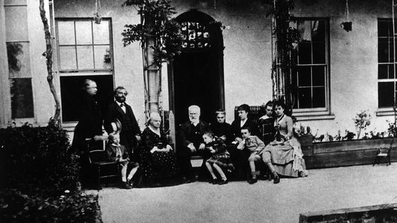 Victor Hugo et des proches, été 1878. ©Getty - Mondadori Portfolio / Contributeur