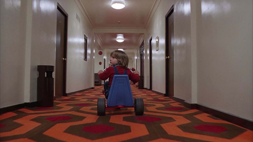 "Shining" de Stanley Kubrick, adapté de "Shining, l'enfant lumière" de Stephen King