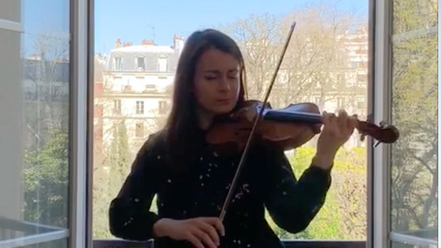 Jamais seul avec... Liya Petrova