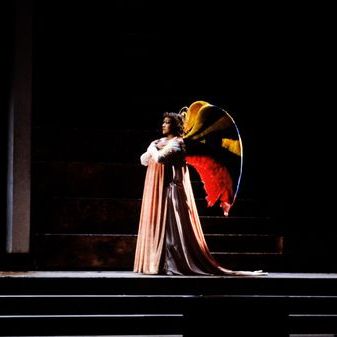 Daniel Cande, Saint François d’Assise, photographie de scène, mise en scène de Sandro Sequi, décors et costumes de Giuseppe Crisolini-Malatesta, palais Garnier, Paris, avec Christiane Eda-Pierre (L’Ange), 1983, © Bibliothèque nationale de France,