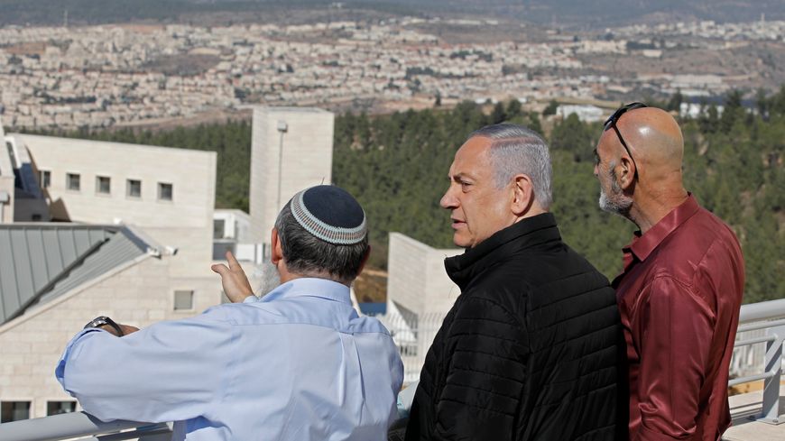 Le Premier ministre israélien Benjamin Netanyahou en visite dans la colonie d'Alon Shvut, en Cisjordanie, en novembre 2019.
